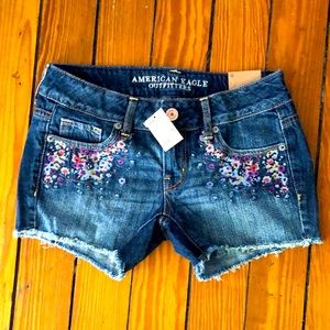 Denim shorties with floral embroidery. Sz 0. NWT